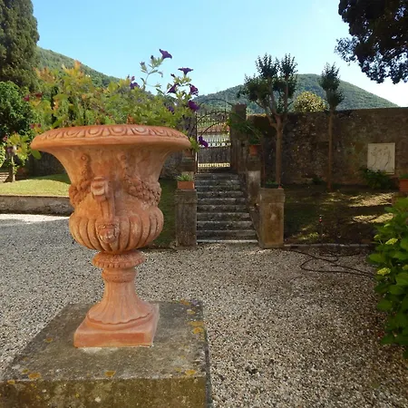 Tambellini De Fondra Apartment